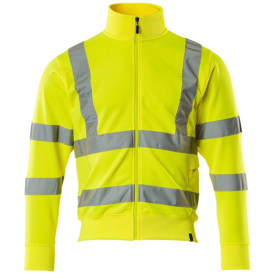 Hochsichtbare neongelbe Reißverschluss-Jacke mit reflektierenden silbernen Streifen auf der Brust, den Ärmeln und den Schultern, Vorderansicht auf weißem Hintergrund.