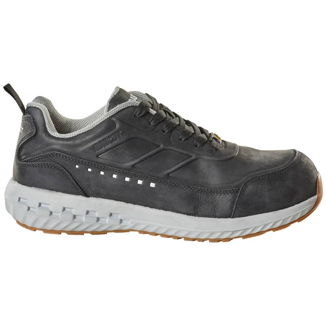 Schwarzer niedriger Sportschuh mit weißer gepolsterter Sohle, seitlichem Logo und Schnürverschluss auf einfachem Hintergrund.