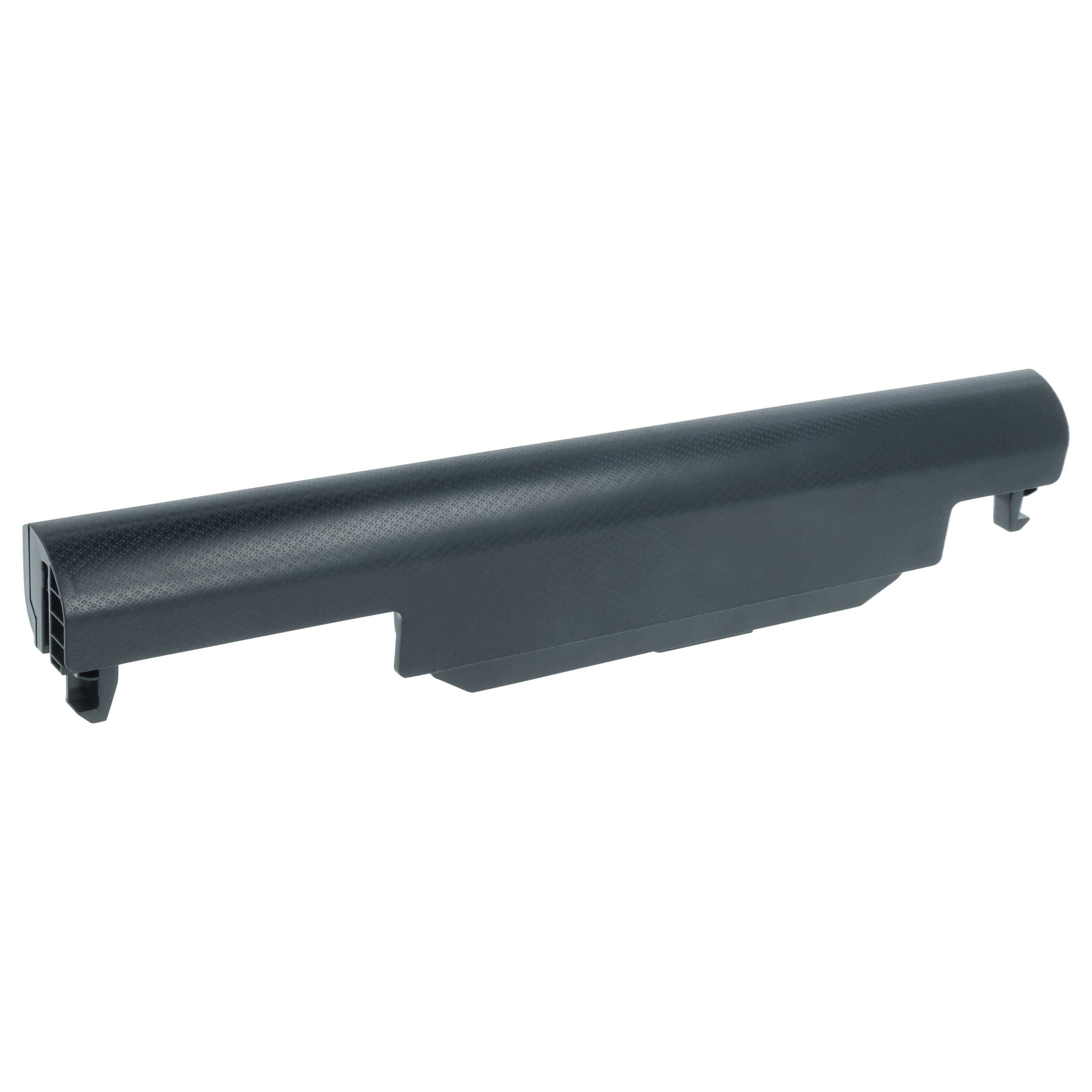 Eine schwarze Laptop-Batterie mit rechteckiger Form, mit Anschlüssen an beiden Enden und einer Ausbuchtung in der Mitte, entwickelt für ein bestimmtes Laptop-Modell.