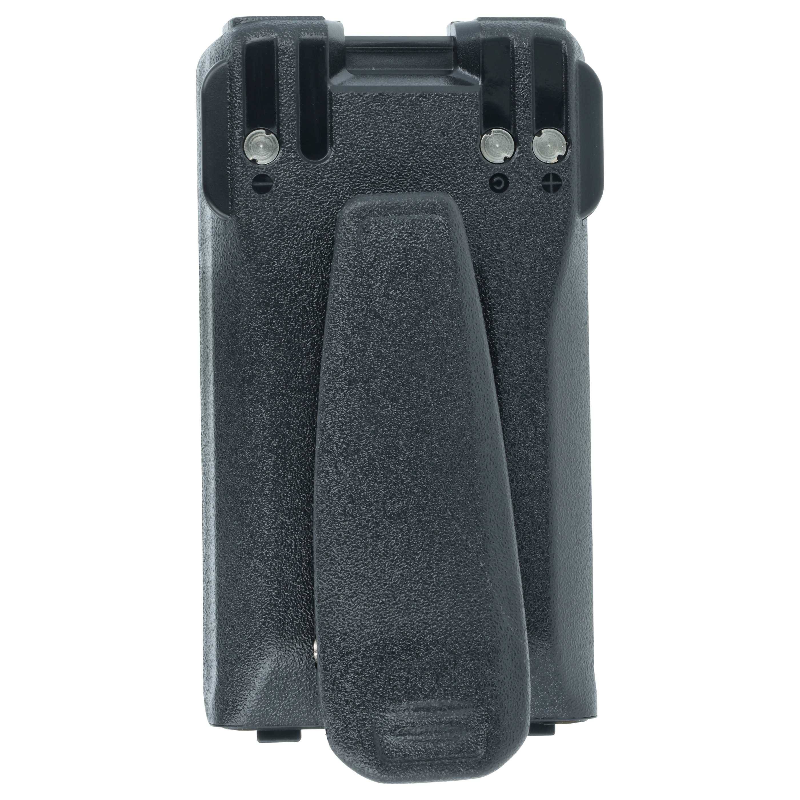 Ein schwarzer, strukturierter Radio-Akkupack mit Gürtelclip wird an einem Handfunkgerät befestigt. Die Oberseite verfügt über Metallkontaktpunkte zum Aufladen.