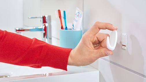 TESA 57543-00012-20, Indoor, Universalhaken, Silber, Klebestreifen, 1 kg, Rechteck