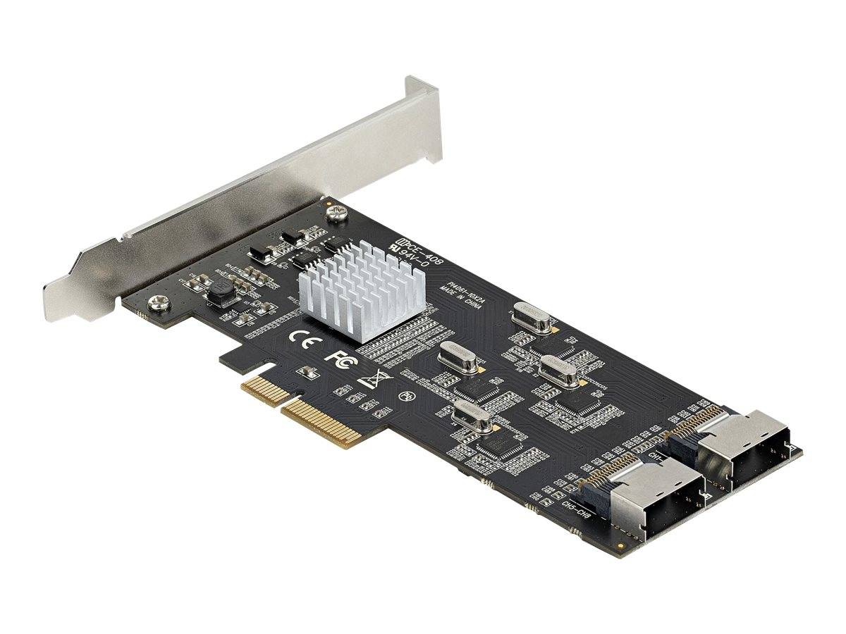 PCIe-Erweiterungskarte mit Metallhalterung, Kühlkörper und zwei externen Anschlüssen auf einer schwarzen Leiterplatte.