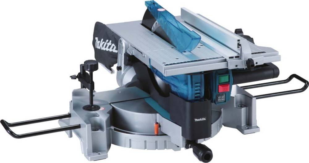 Eine silber- und blaue Elektrowerkzeug, höchstwahrscheinlich eine Tischkreissäge, mit einem Gleitschlitten zum präzisen Holzschneiden. Sichtbare Einstellknöpfe sind vorhanden.