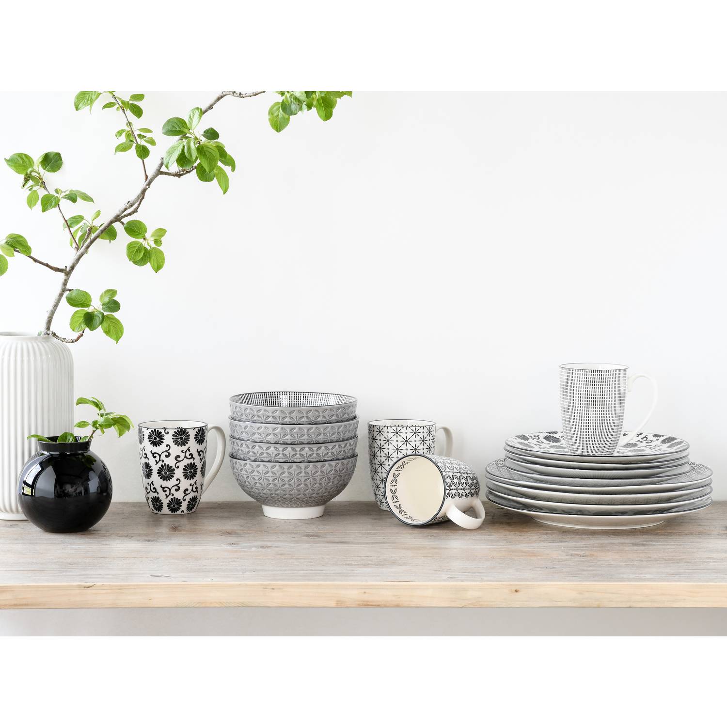 CreaTable 19738 Kombiservice New Style für 4 Personen, Steinzeug, weiß/schwarz (1 Set, 16-teilig)