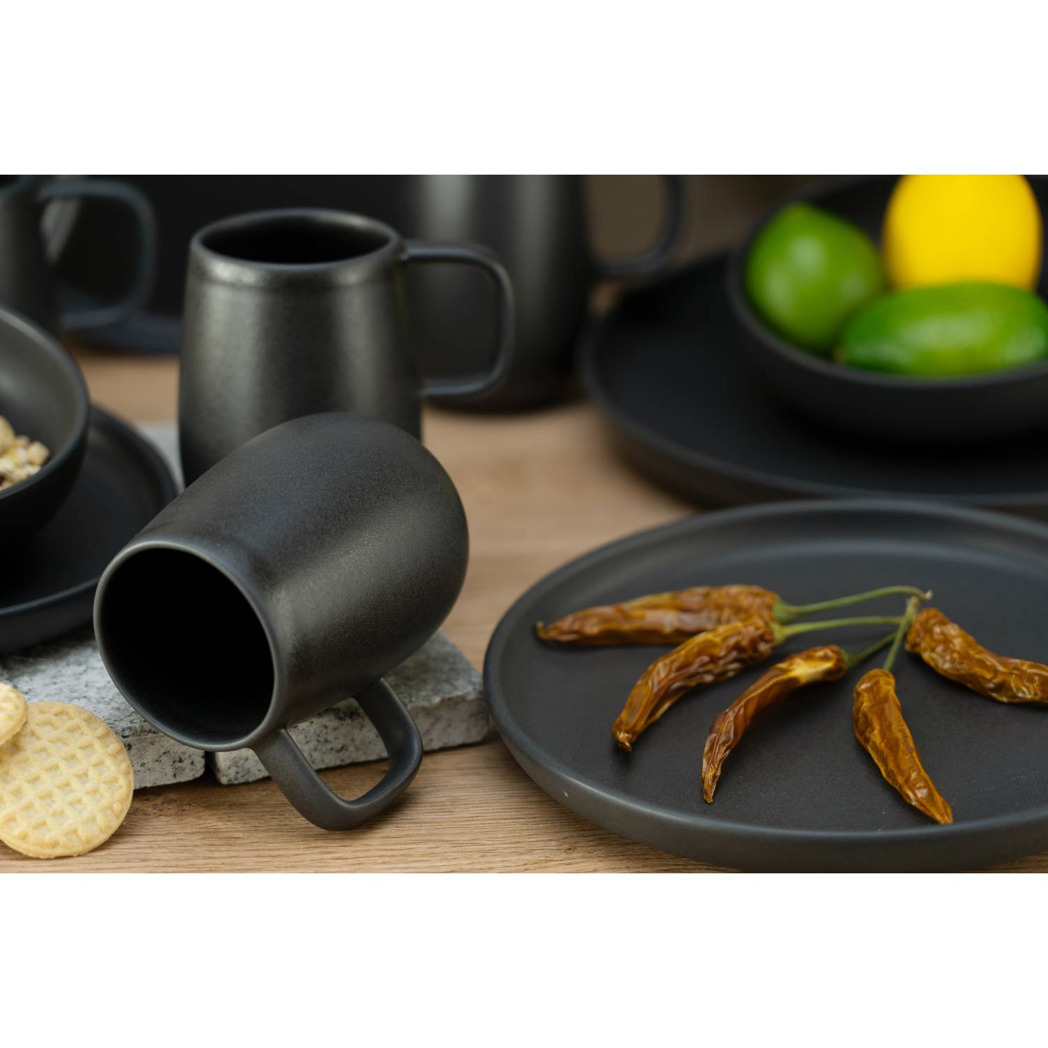 CreaTable 22978 Kombiservice Uno BLACK für 4 Personen, Steinzeug, schwarz (1 Set, 16-teilig)
