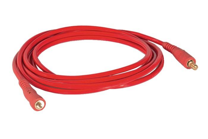 Ein gewickeltes rotes Audiokabel mit einem 3,5-mm-Stecker auf der einen Seite und einem 1/4-Zoll-Adapter auf der anderen Seite, das zum Anschluss von Audiogeräten verwendet wird.