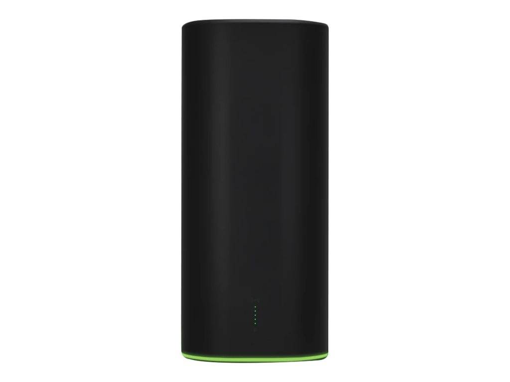 Schwarzer zylindrischer Smart Speaker mit einem dünnen grünen Leuchtring an der Basis und kleinen Status-LEDs in der Nähe des unteren Bereichs.