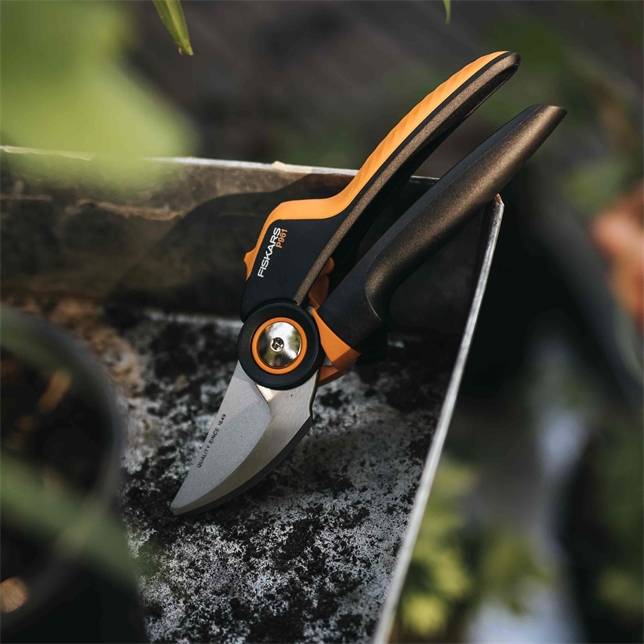 Fiskars 1057175 Bypass-Gartenschere L, X-series PowerGear