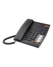 Schwarzes Schnurtelefon für den Schreibtisch mit Hörer auf der Gabel und sichtbarem Tastenfeld auf weißem Hintergrund.