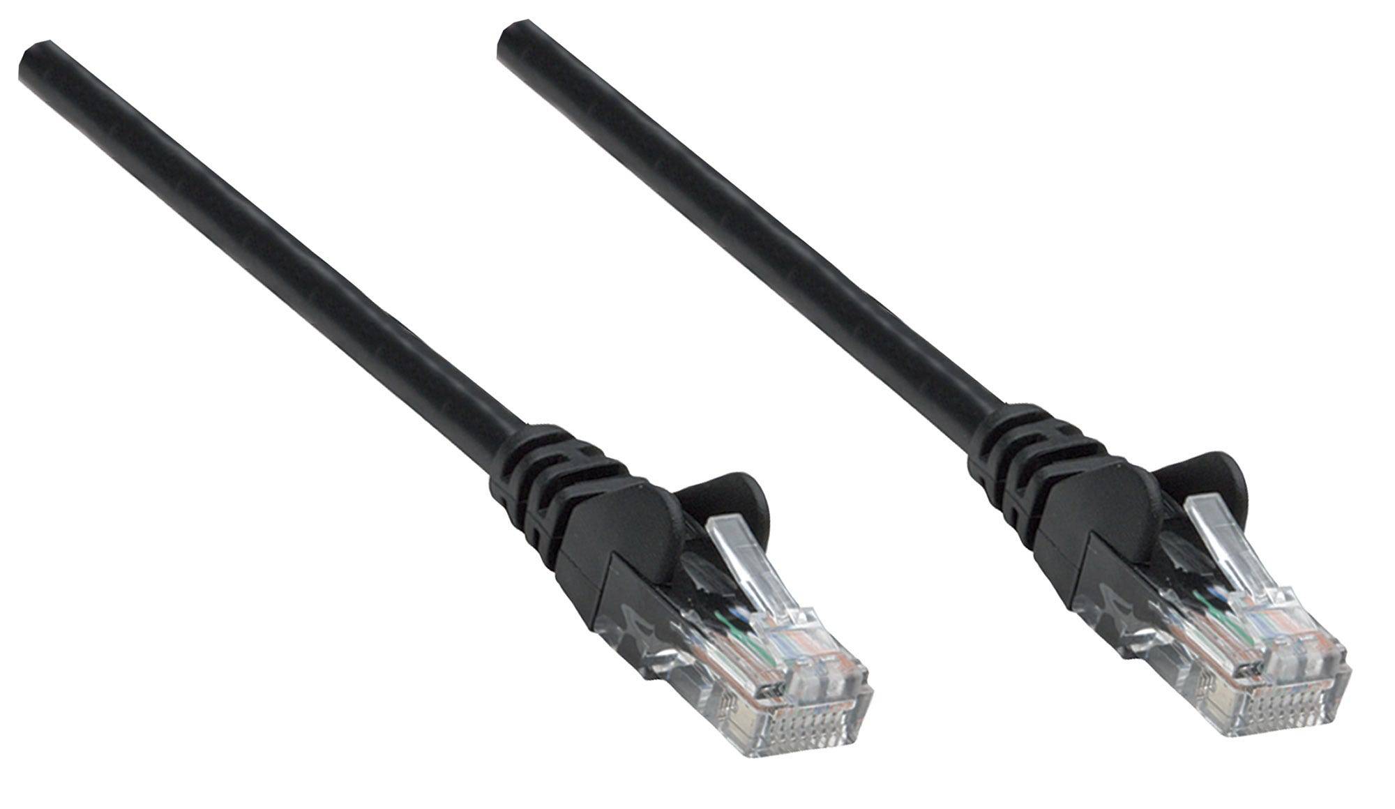 Zwei schwarze Ethernet-Netzwerkkabel mit RJ45-Steckern auf weißem Hintergrund.