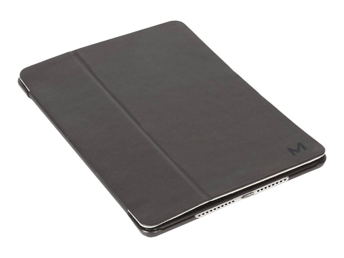 Schwarzes Tablet in einem schlanken Schutzetui, geschlossen auf weißem Hintergrund dargestellt.