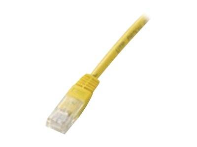 Gelbes Ethernet-Netzwerkkabel mit transparentem RJ45-Stecker auf weißem Hintergrund
