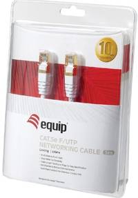 Verpacktes Ausrüstung CAT.5e F/UTP-Netzwerkkabel mit zwei RJ45-Steckern und einem goldenen 