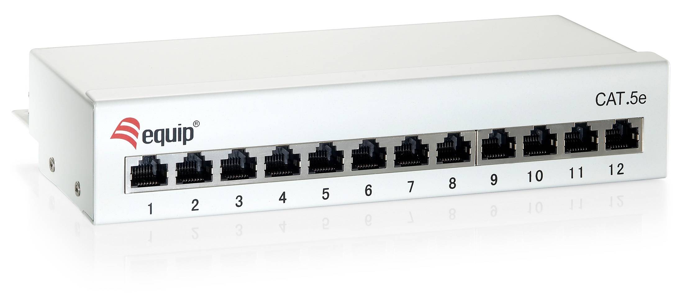 12-Port Cat.5e Patchpanel mit nummerierten Ethernet-Buchsen und Equip-Logo auf einem weißen Rack-Mount-Gehäuse