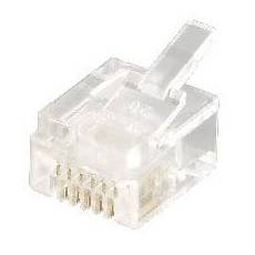 Transparenter RJ11-Telefonstecker mit sechs vergoldeten Kontakten und einer Arretierungslasche.
