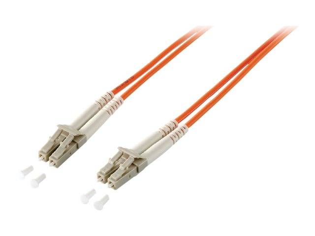 Zwei orange Glasfaserkabel mit beigen Steckverbindern auf weißem Hintergrund.