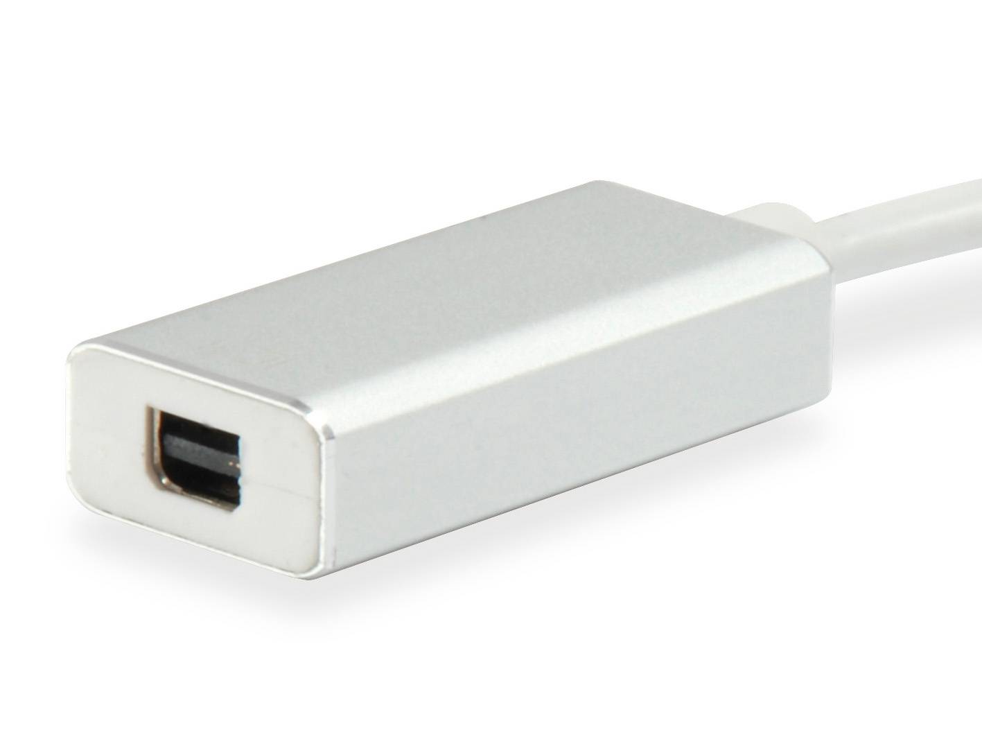 Nahaufnahme eines weißen USB-Kabelsteckers auf einfachem Hintergrund.
