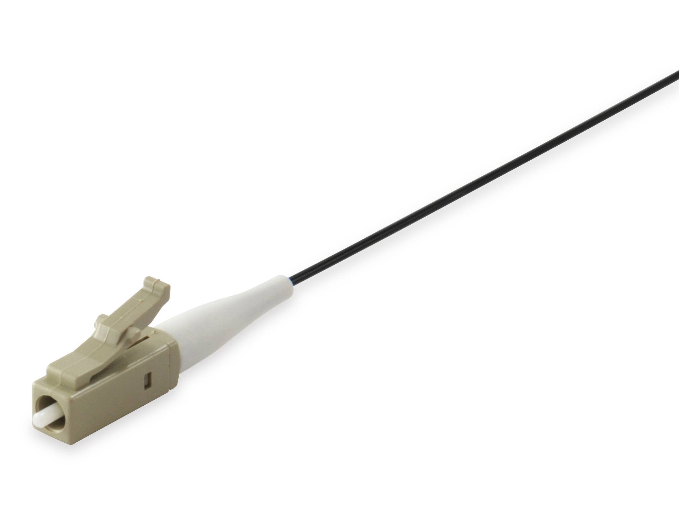 Nahaufnahme eines Glasfaserkabelsteckers mit beigefarbenem Kunststoffstecker und schwarzem Kabel auf weißem Hintergrund.