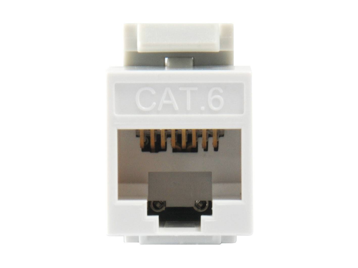 Nahaufnahme einer weißen Cat.6-Ethernet-Wanddose/Keystone-Port mit sichtbaren Steckkontakten.