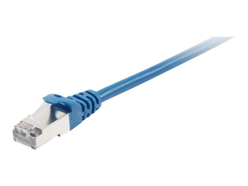 Blaues Ethernet-Kabel mit RJ45-Stecker auf weißem Hintergrund.