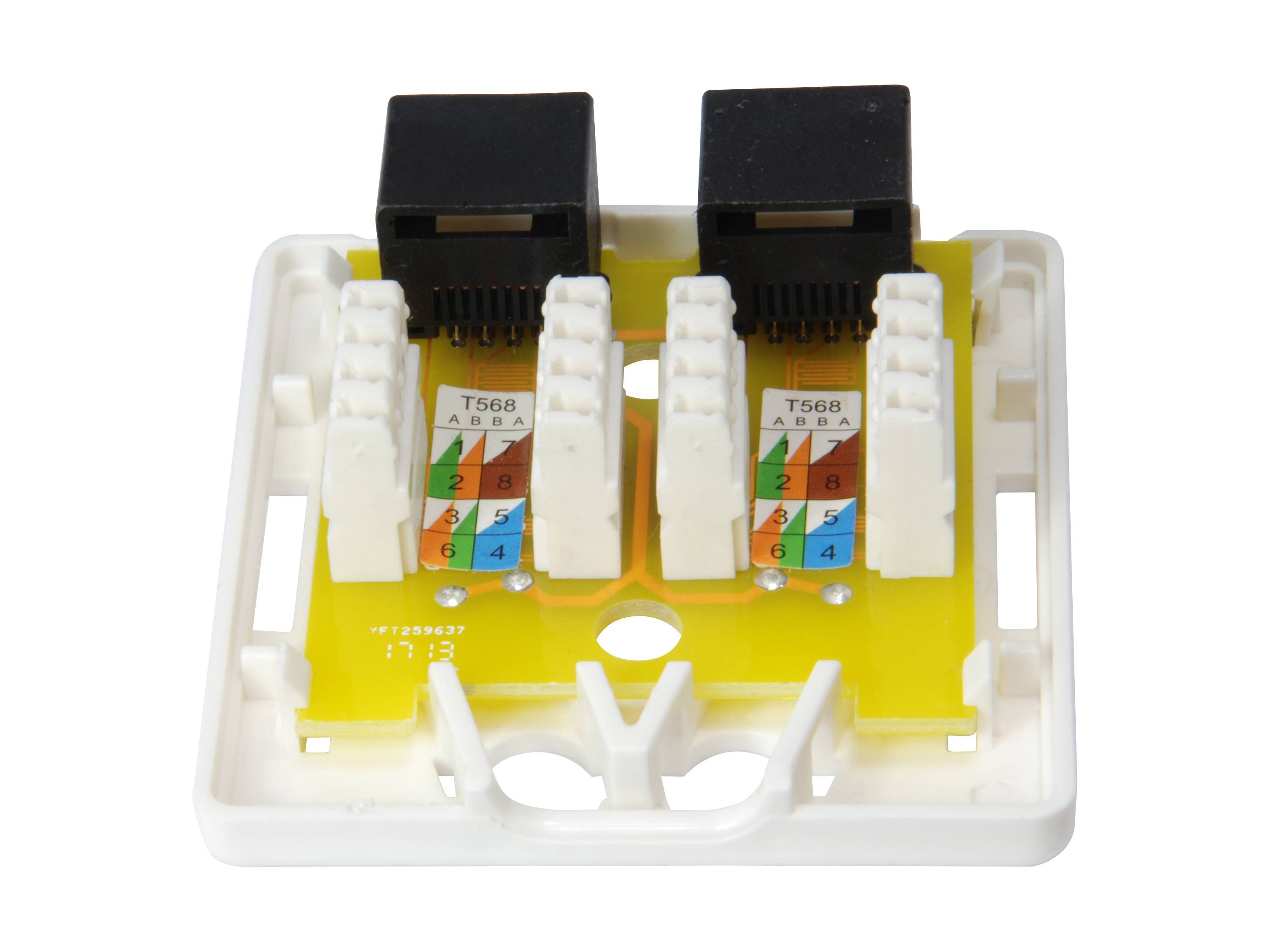 Doppelter Ethernet-Buchsenmodul mit zwei RJ45-Anschlüssen auf einer weiß-gelben Leiterplatte.