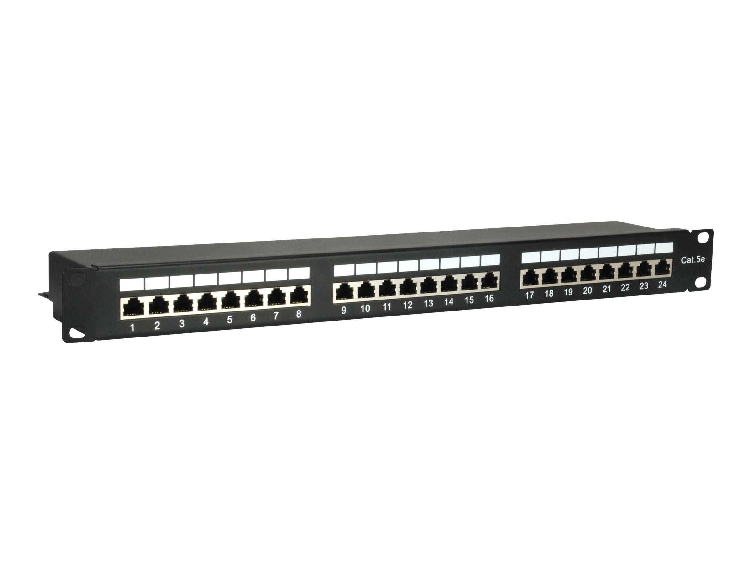 24-Port Cat5e Netzwerk-Patchpanel mit nummerierten Ethernet-Buchsen auf einer schwarzen Rack-Mount-Einheit.