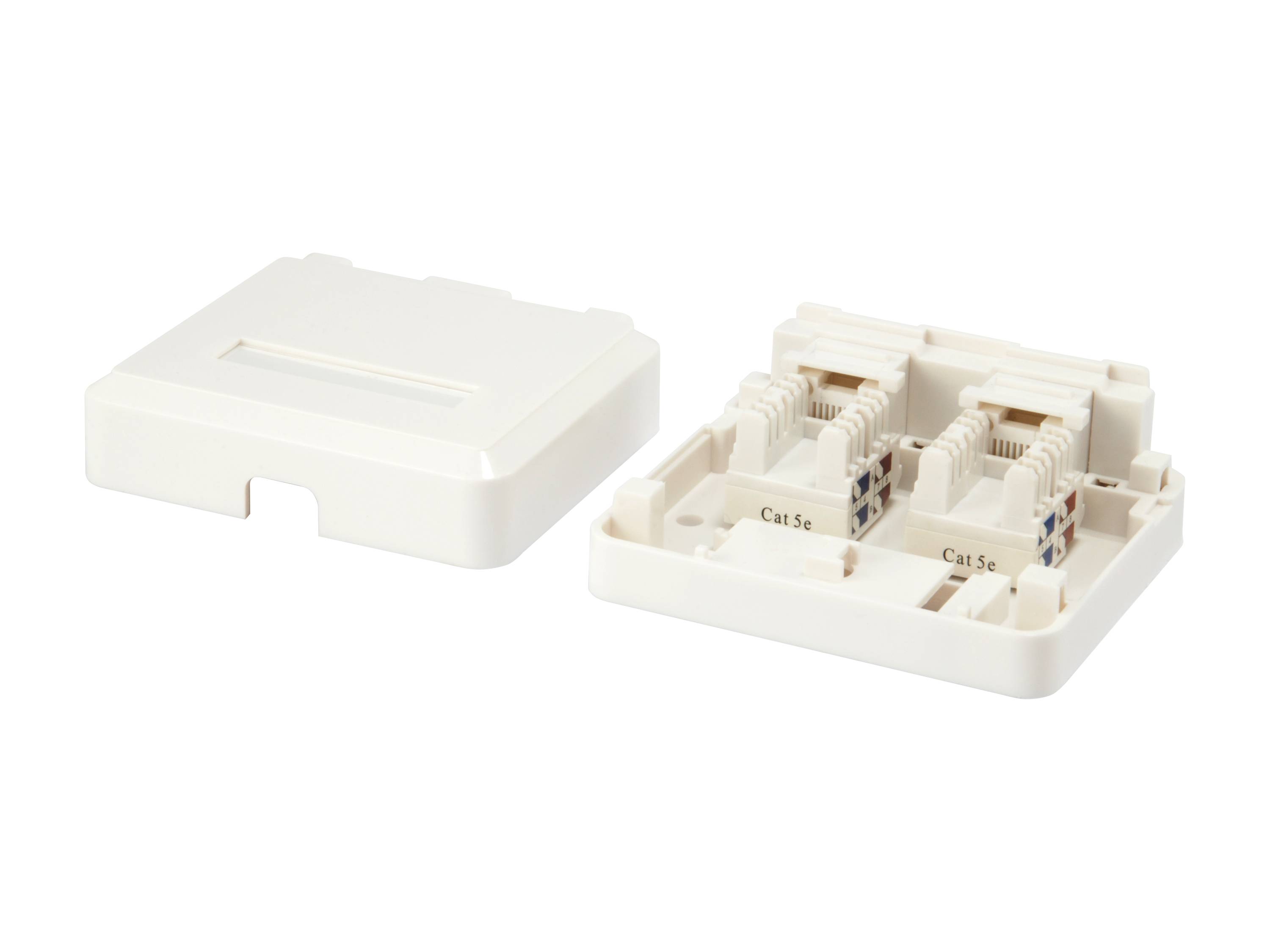Weiße Ethernet-Wanddose mit geschlossenem Zustand auf der linken Seite und geöffnetem Zustand auf der rechten Seite, wobei vier RJ45-ähnliche Portmodule mit der Bezeichnung Cat 5e sichtbar sind.