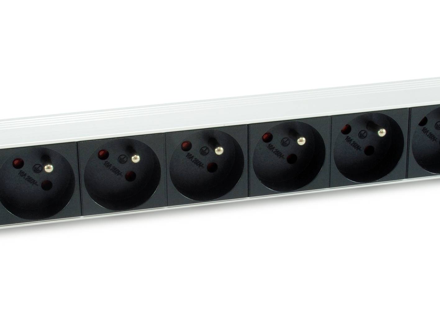 equip Pro - Stromverteilungseinheit (Rack - einbaufähig) - Wechselstrom 220-240 V - 3500 Watt - Eingabe, Eingang power C