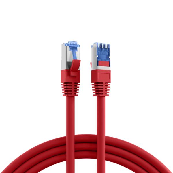 Aufgerolltes rotes Ethernet-Kabel mit zwei RJ45-Netzwerksteckern auf weißem Hintergrund.