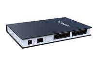 Ein kleines Netzwerk-Switch-Gerät mit mehreren Ethernet-Anschlüssen auf der Vorderseite, dargestellt vor weißem Hintergrund.