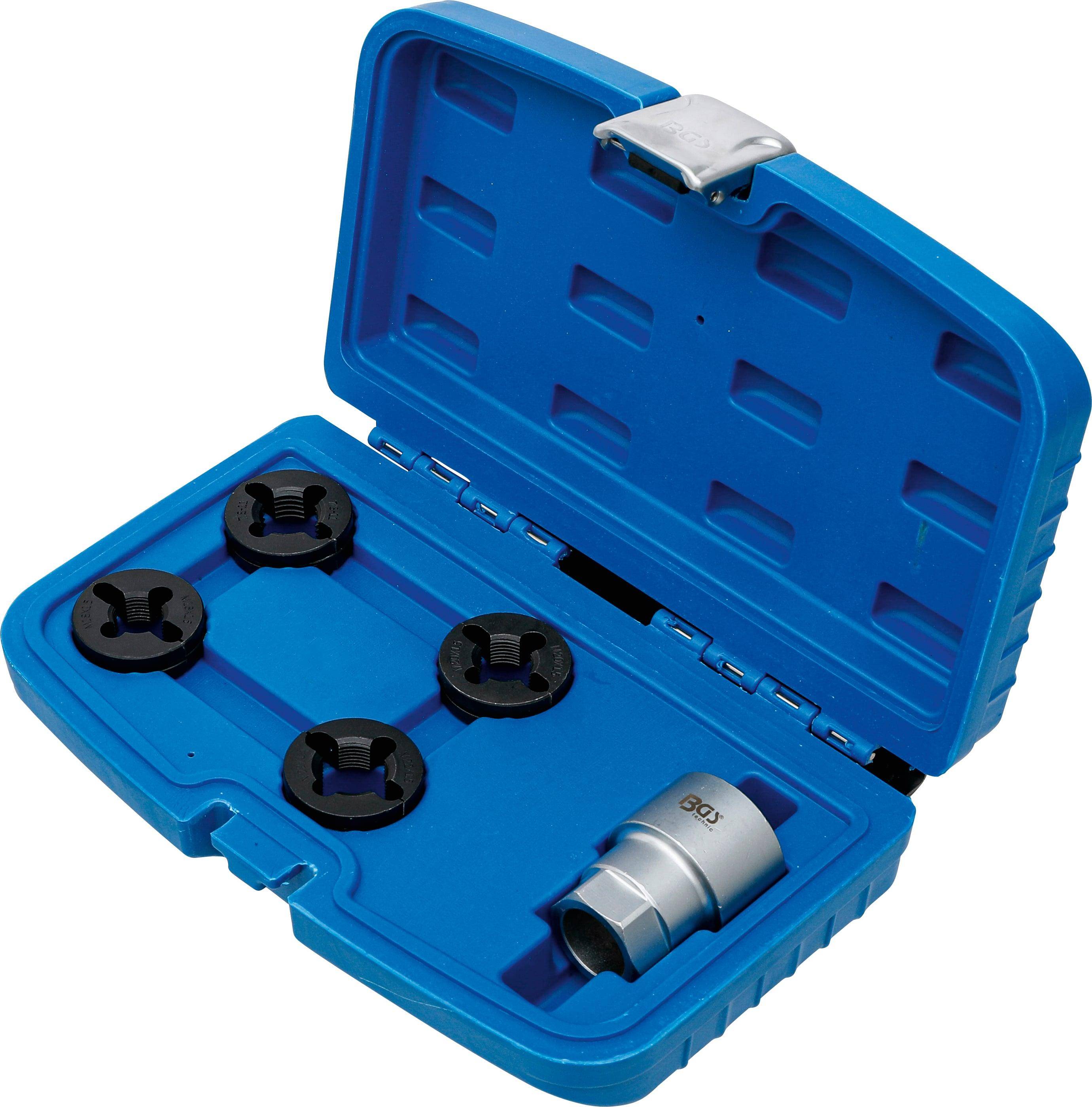 Ein offener blauer Werkzeugkoffer, der vier kreisförmige Teile mit Werkzeugnuten zeigt, eines davon mit der Bezeichnung „20D