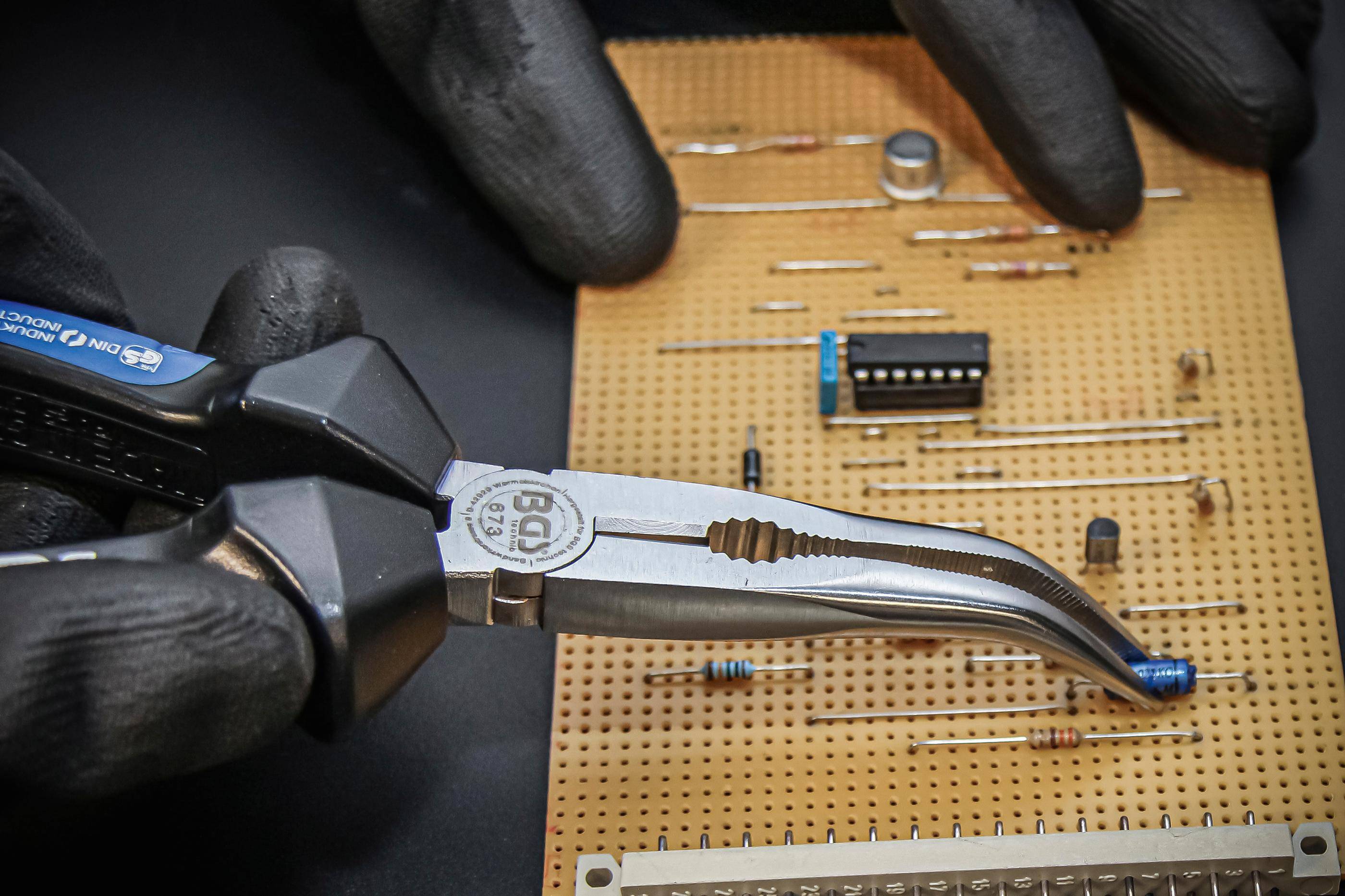 BGS Telefonzange | mit Schneide | gebogen | 200 mm