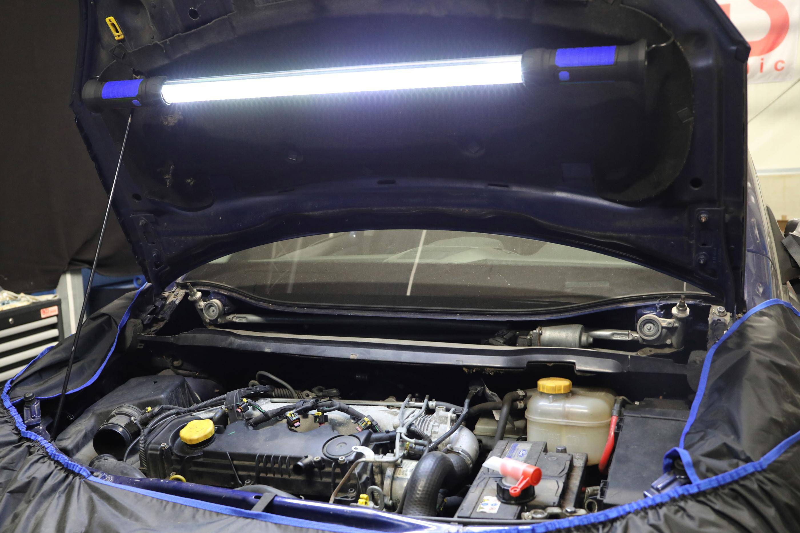 BGS technic LED-Motorhauben-Leuchte mit Akku