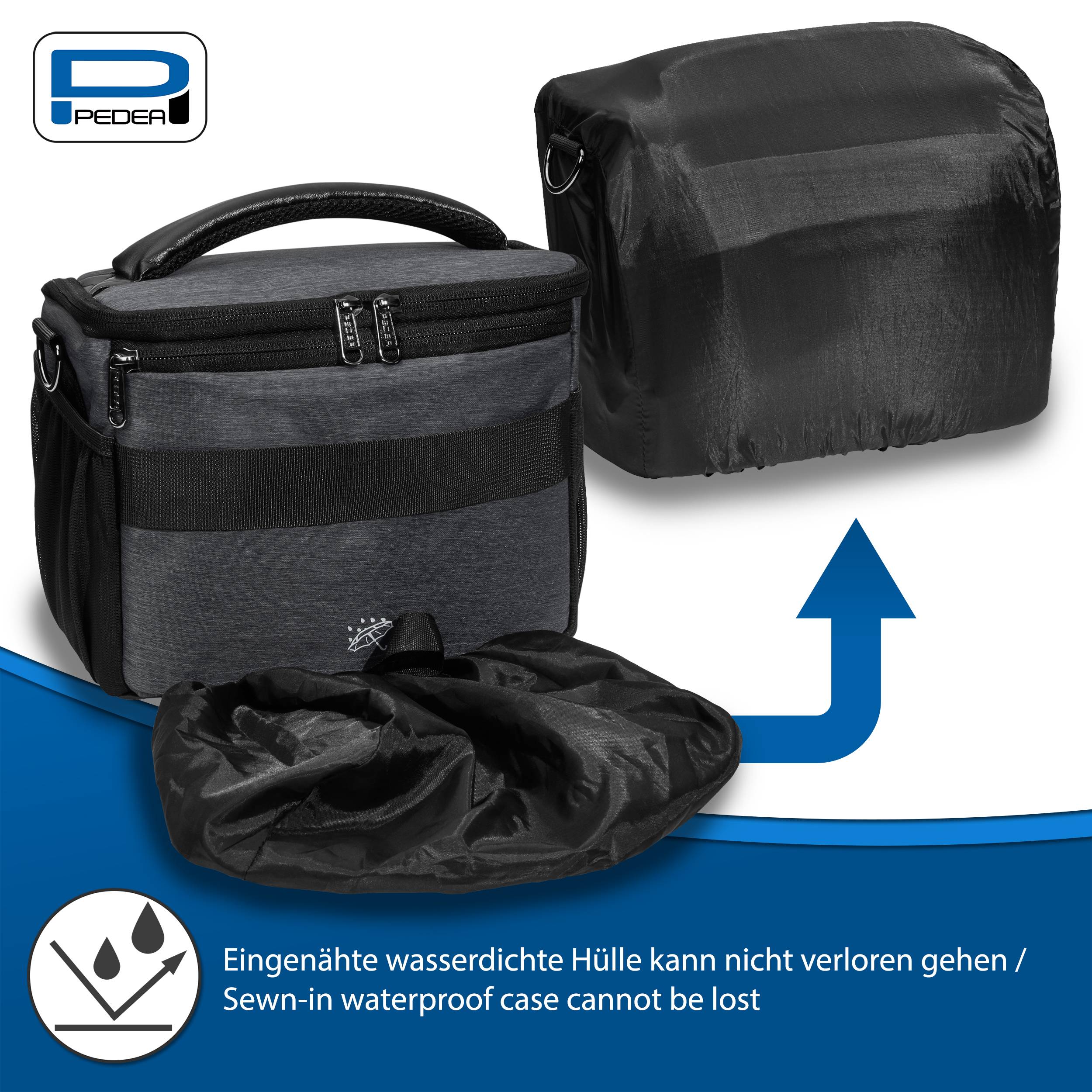 Isolierte Kühlertasche mit angenähter wasserdichter Abdeckung, die in der Tasche verstaut und als Schutzabdeckung ausgeklappt dargestellt ist, mit dem Text „Angenähte wasserdichte Abdeckung kann nicht verloren gehen".