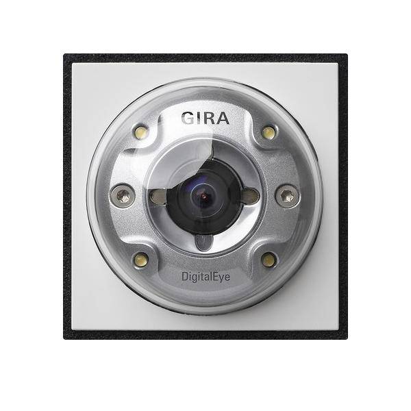 Eine Nahaufnahme einer quadratischen Sicherheitskamera mit der Bezeichnung 