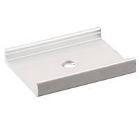 Eine Metalleckhalterung mit einem zentralen Schraubenloch, die zum Befestigen oder Verbinden von Materialien in einem rechten Winkel verwendet wird.