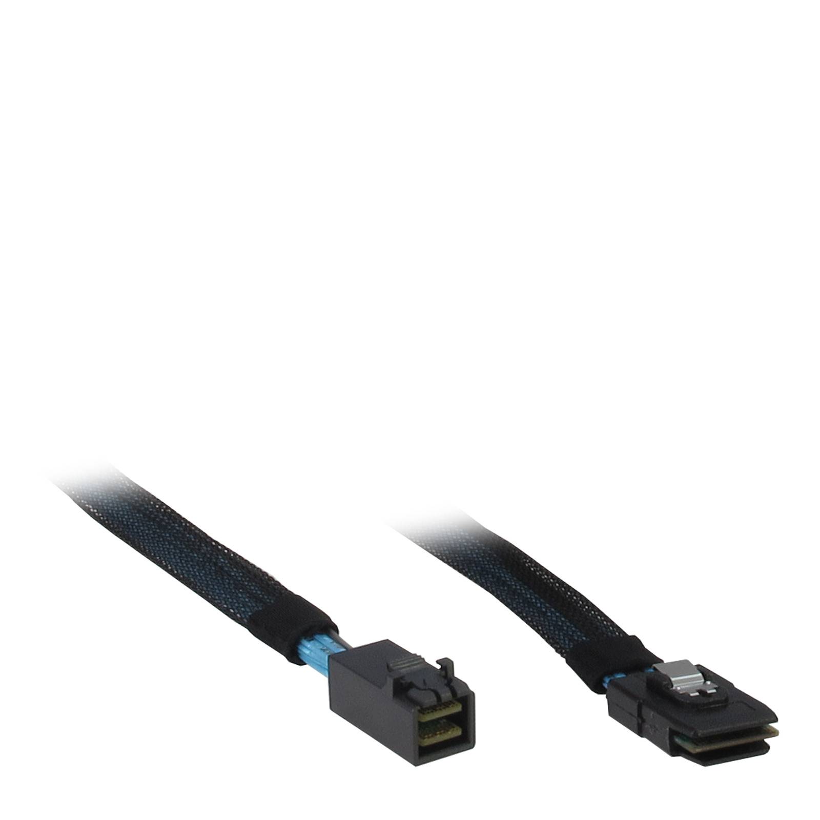 Zwei schwarze Computerkabel mit unterschiedlichen Steckverbindern: ein freiliegender Stecker und ein breiterer Verriegelungsstecker, dargestellt auf weißem Hintergrund.