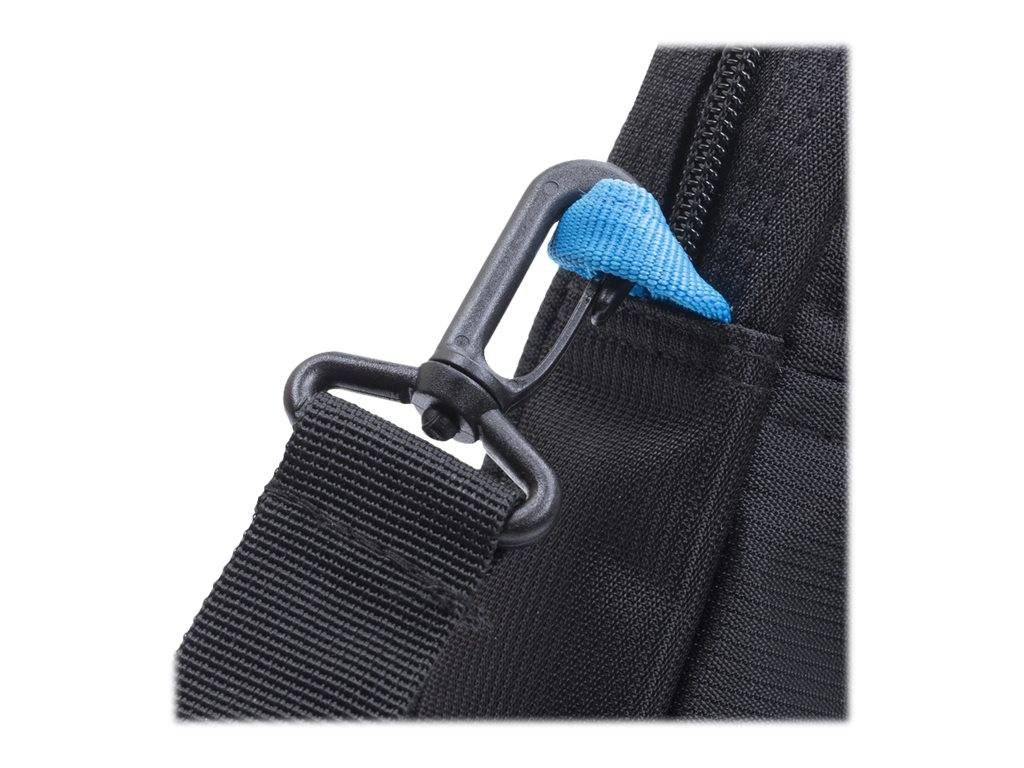 Nahaufnahme eines schwarzen Taschengurts, der mit einem schwarzen Karabiner an einer Reißverschlusslasche befestigt ist, mit einer blauen Stofflasche, die den Clip hält.