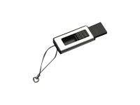 USB-Speicherstick mit einer angebrachten Schlüsselanhängervorrichtung, dargestellt vor einem weißen Hintergrund.