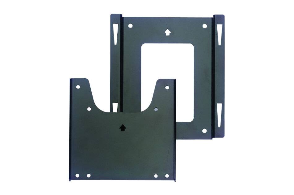 Eine rechteckige Blende aus gebürstetem Metall mit einem zentralen Ausschnitt und zwei kleinen quadratischen Schraubenlöchern zur Befestigung an der Wand.