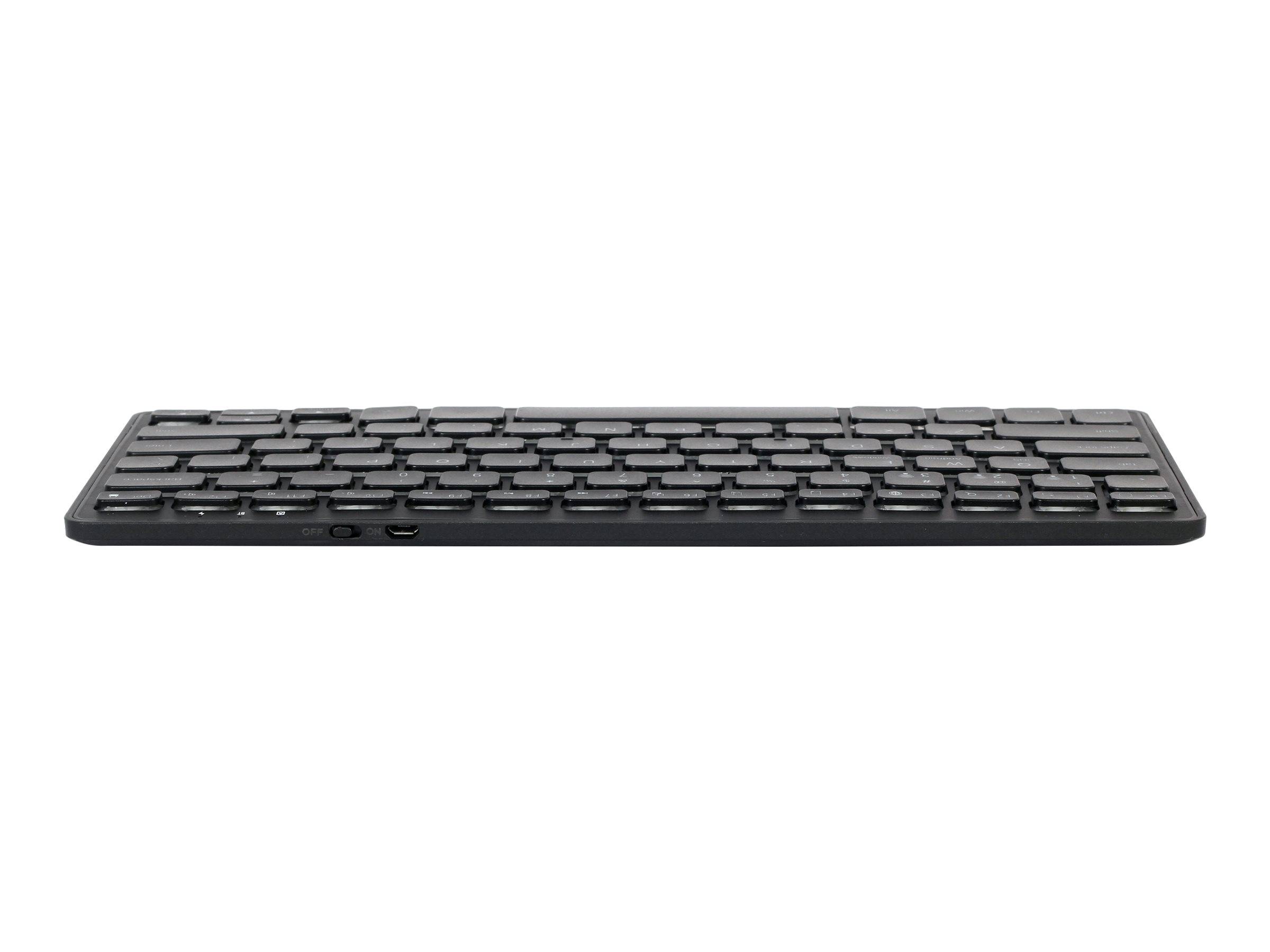 Schwarze schlanke kabellose Computertastatur in Profilansicht auf weißem Hintergrund.