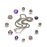 VALIOSA Merry Christmas Mode-Schmuck Adventskalender mit Halskette, Armband + 22 individuelle Perlen-Anhänger aus Glas & Metall, das besondere VALIOSA Merry Christmas Mode-Schmuck Adventskalender mit Halskette, Armband + 22 individuelle Perlen-Anhänger aus Glas & Metall, das besondere