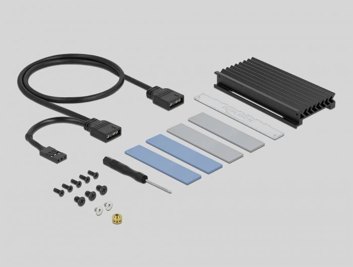 USB-SSD-Gehäuse-Kit mit schwarzem Kühlkörper-Gehäuse, Verbindungskabeln, Wärmeleitpads, Schraubendreher und Montageschrauben auf grauem Hintergrund