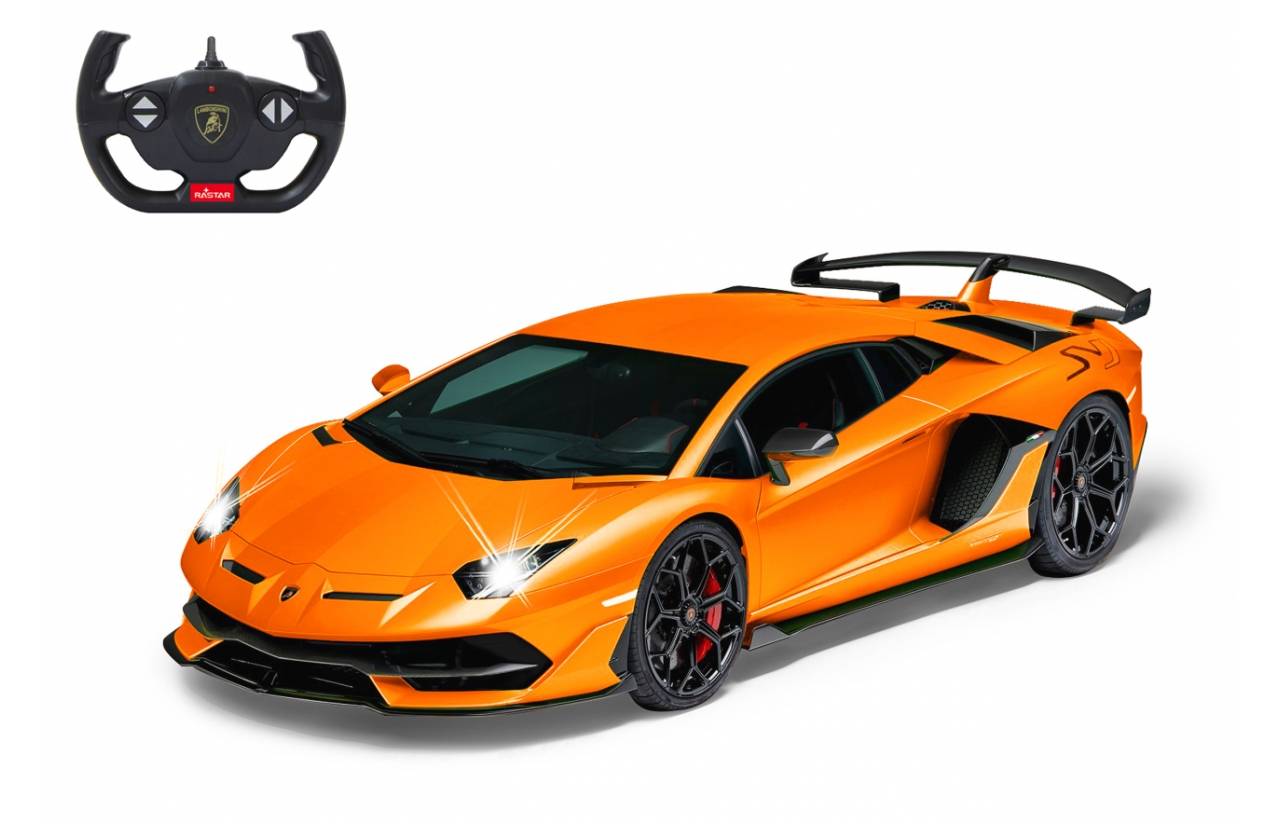 Orange-farbenes Lamborghini-ähnliches Sportwagenmodell mit schwarzer Fernbedienung, die in der Ecke auf weißem Hintergrund dargestellt ist.
