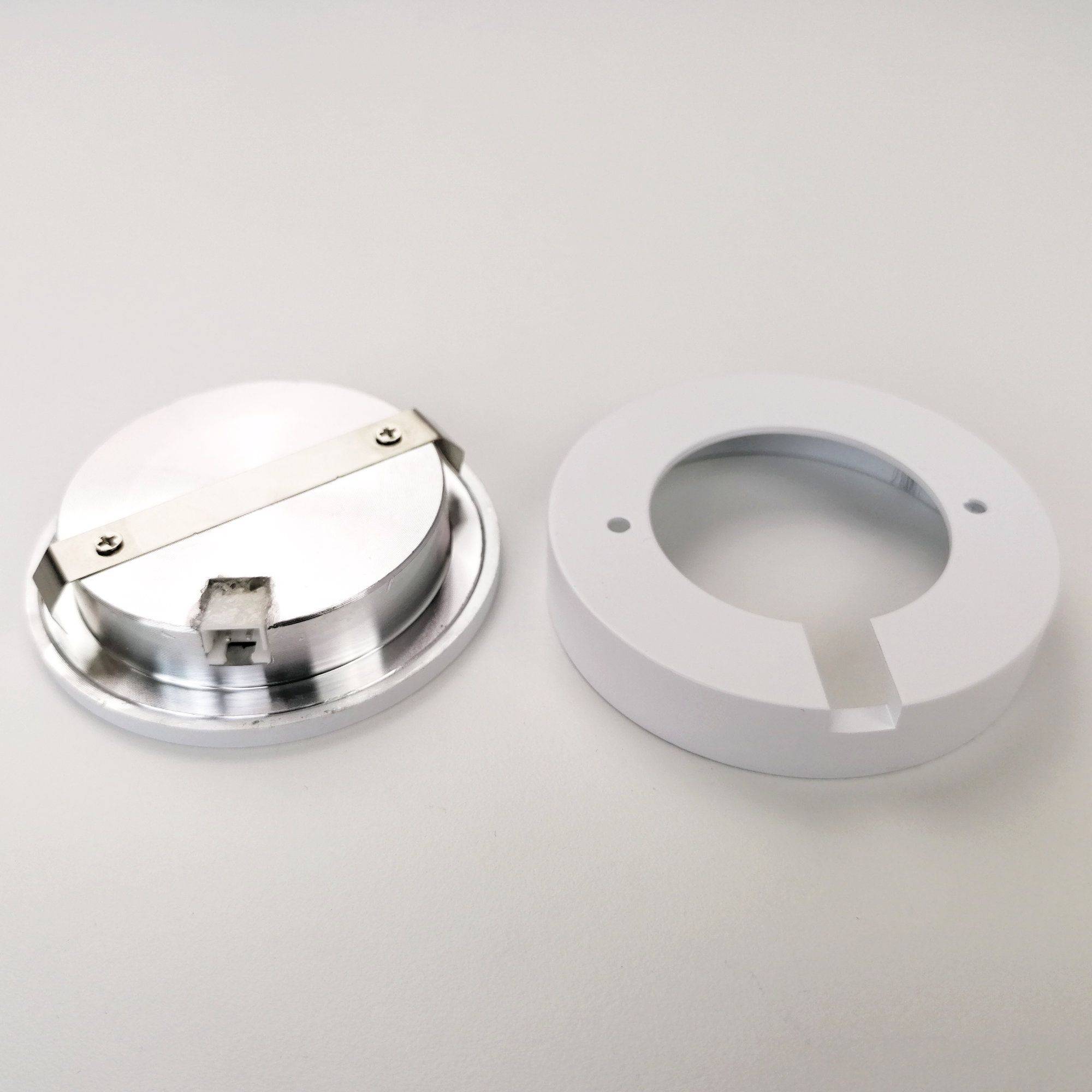 kalb | 3er Set LED Einbauspot Unterbauspot Aluminium Weiß 12VDC 3 Watt Warmweiß 6,3 cm ∅ Einbaustrahler für Möbel inkl. Aufsatzring mit Netzteil