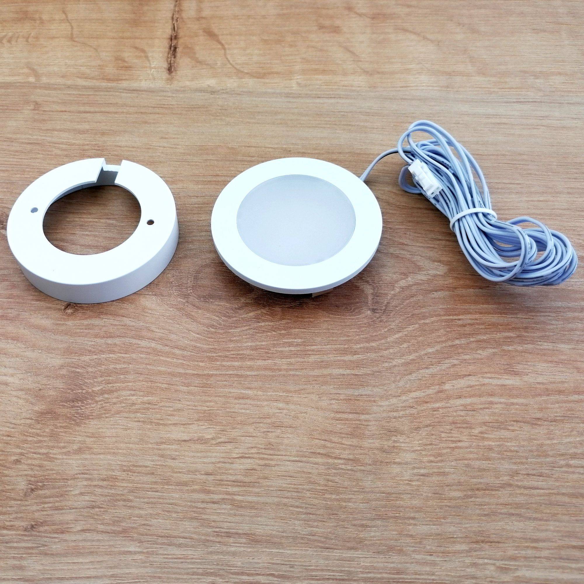 kalb | 3er Set LED Einbauspot Unterbauspot Aluminium Weiß 12VDC 3 Watt Warmweiß 6,3 cm ∅ Einbaustrahler für Möbel inkl. Aufsatzring mit Netzteil