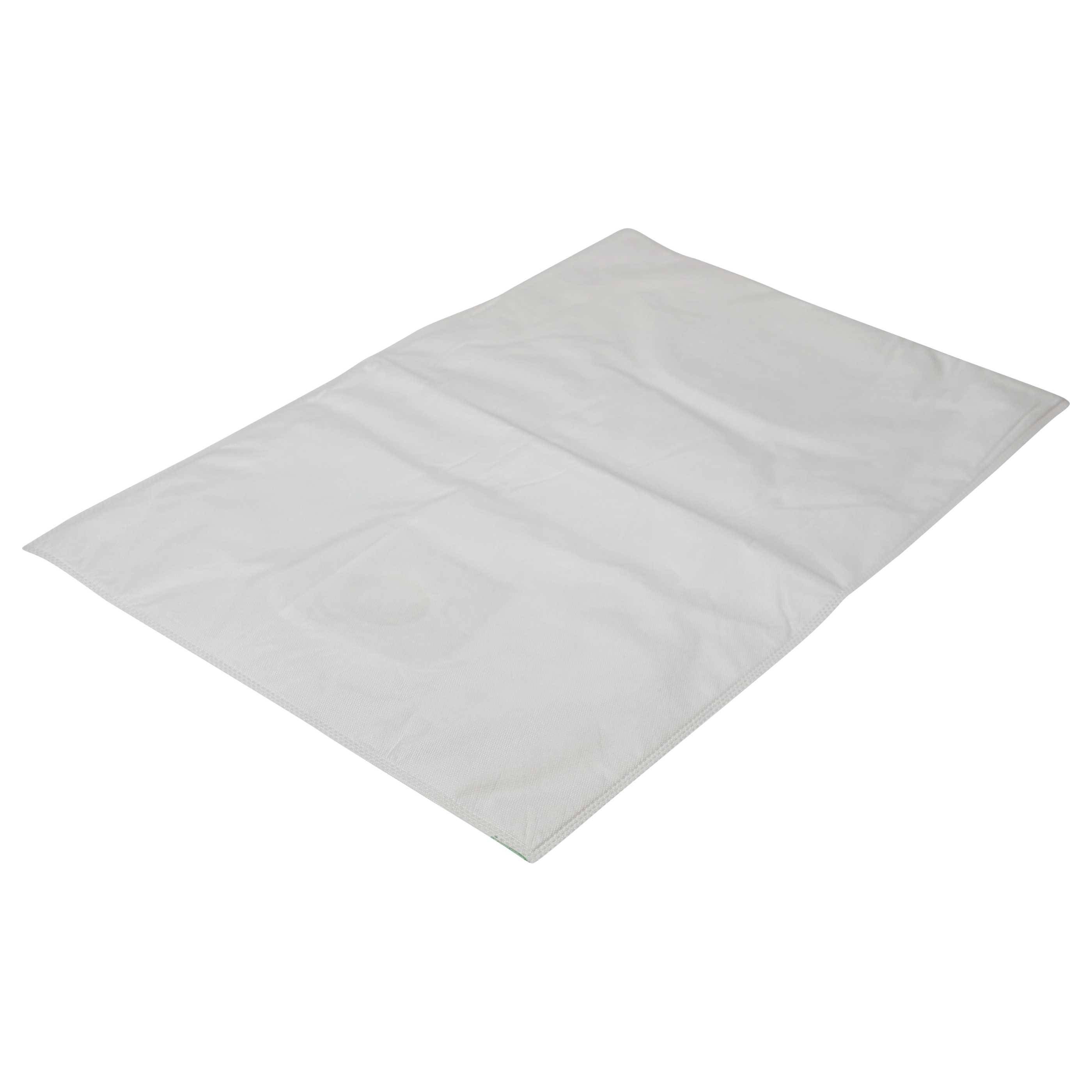 Ein weißes, flaches, rechteckiges Blatt mit dezenten Falten, das auf einer ebenen Oberfläche liegt.