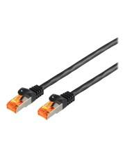 Zwei schwarze Ethernet-Kabel mit orangefarbenen RJ45-Steckern auf weißem Hintergrund.