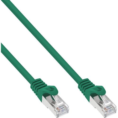 Ein grünes Ethernet-Kabel mit zwei RJ-45-Steckern, das für kabelgebundene Internetverbindungen verwendet wird.