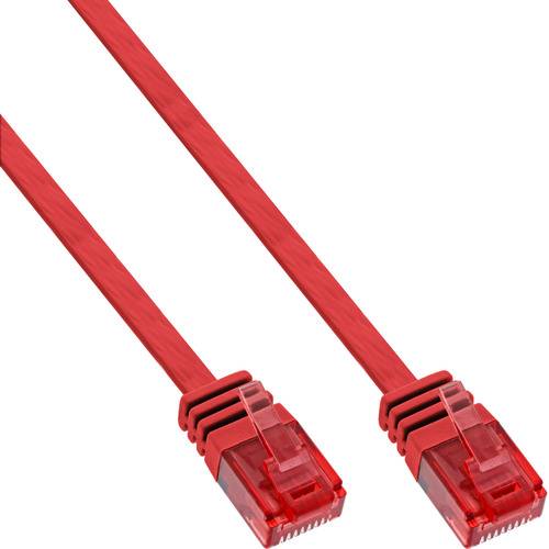 Zwei rote Ethernet-Kabel mit transparenten Steckern auf weißem Hintergrund, die häufig für Netzwerk- und Internetverbindungen verwendet werden.